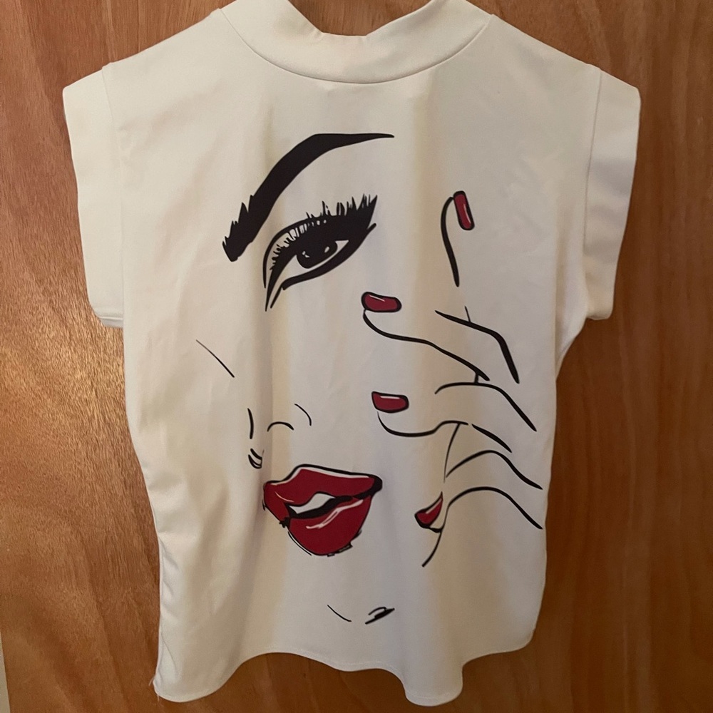 Very pretty , i purchase it when I was Vacation over seas